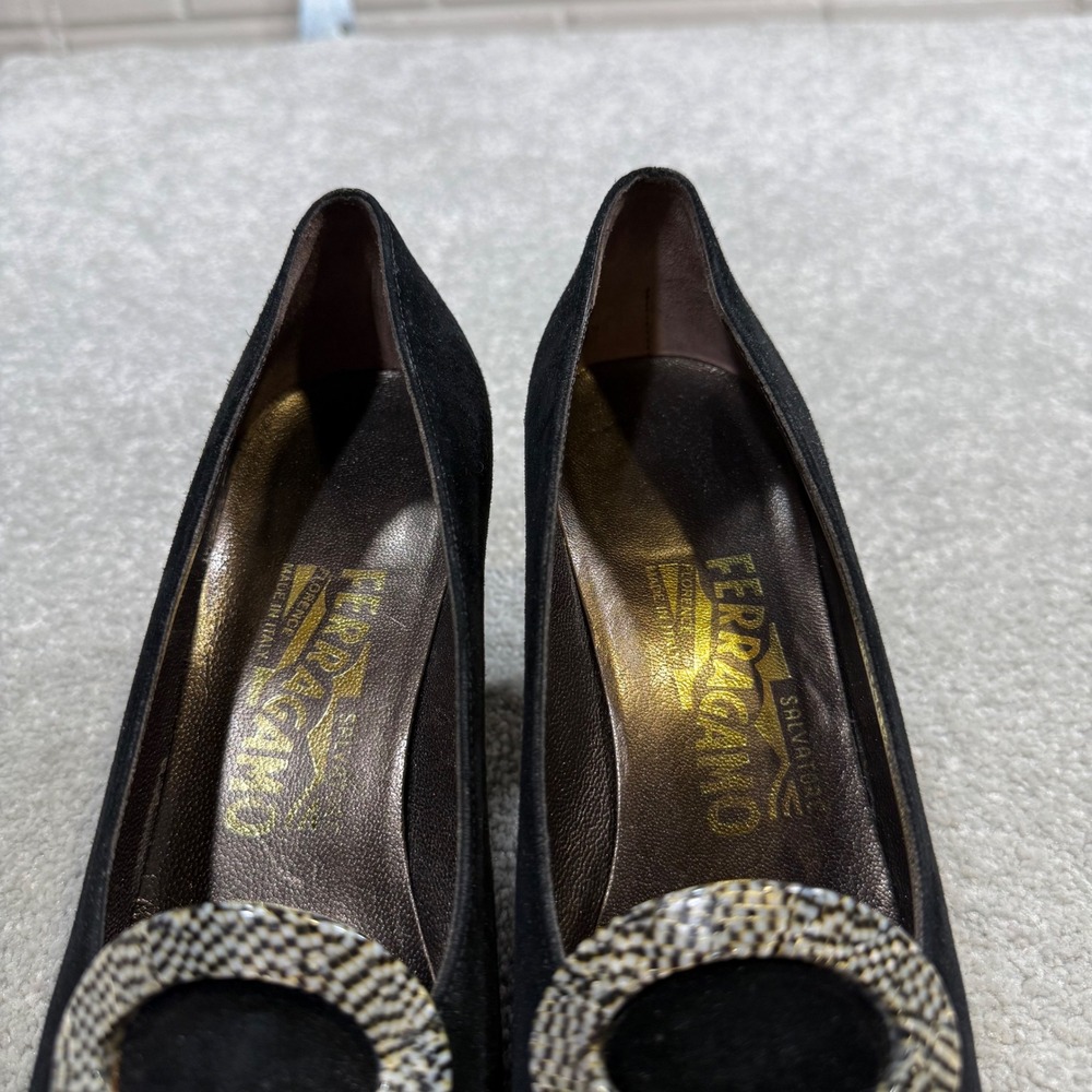 Vintage Salvatore Ferragamo Pilgrim Black Suede Block Heel Pump Buckle 8AA Italy - Picture 9 of 16